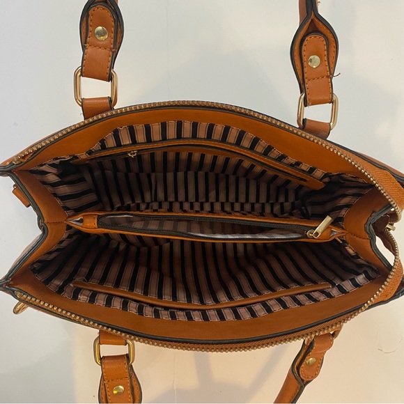 Caramel brown vegan leather zipper closure top handle purse - Picture 6 of 9